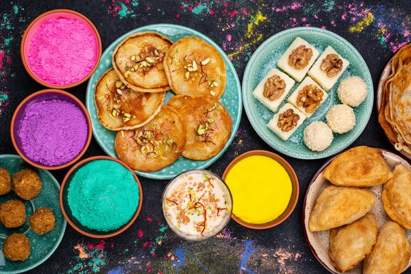 Comment découvrir les traditions des fêtes de Holi en Inde : villes et conseils pratiques ?
